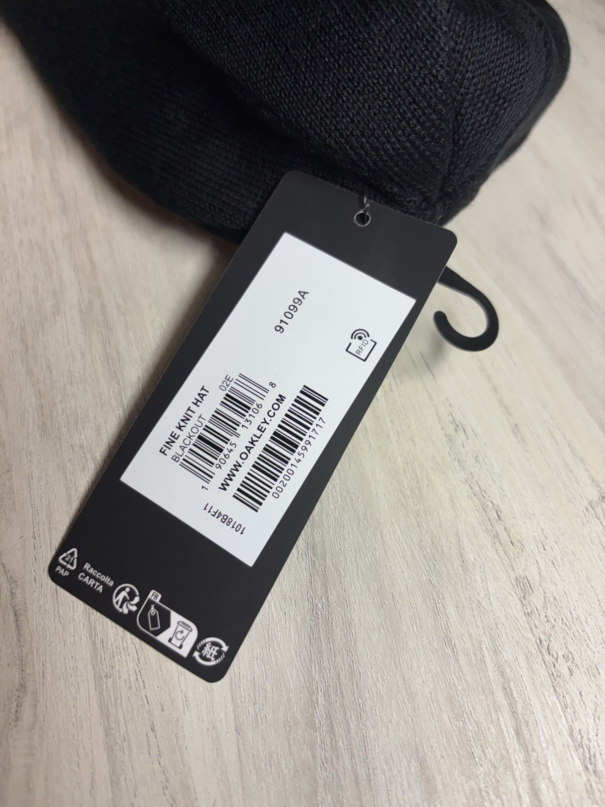 Oakley Black Beanie Ellipse White Reversible Y2K