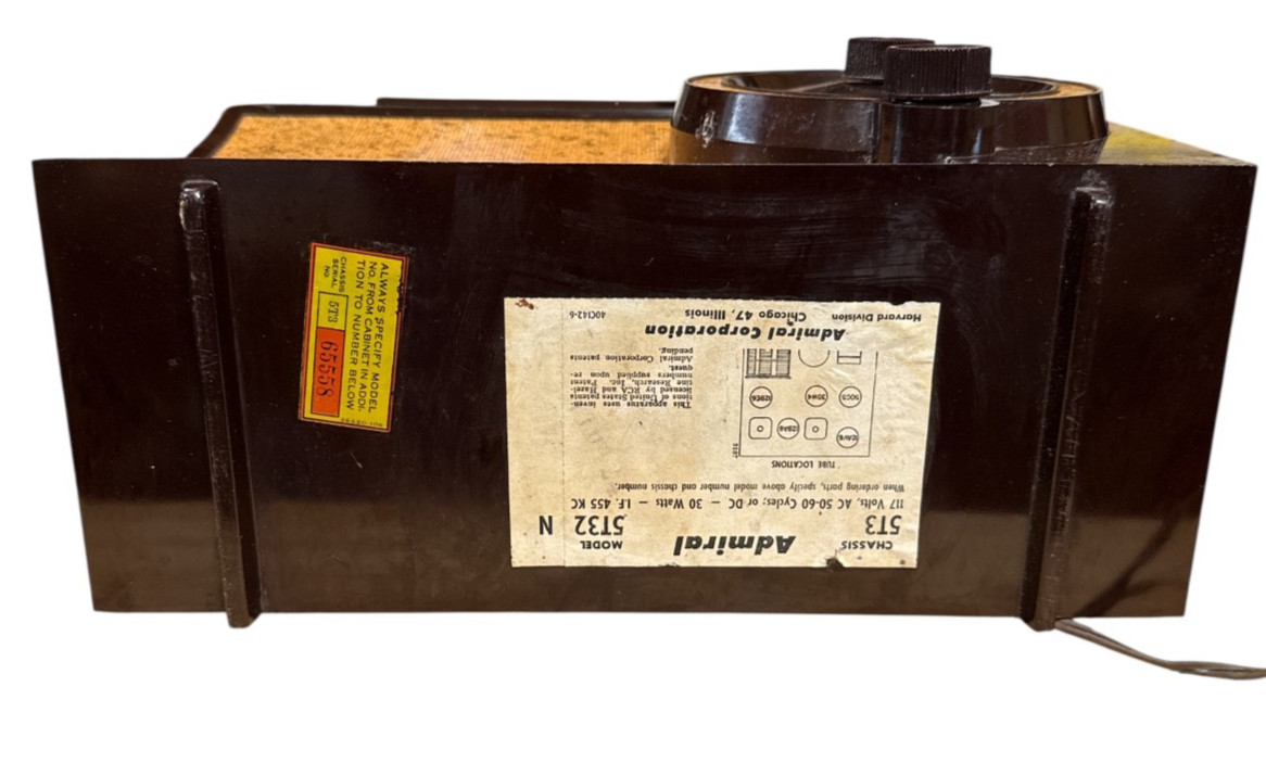 Working Retro Admiral Model 5T32 AM Tube Tabletop Radio Brown Bakelite