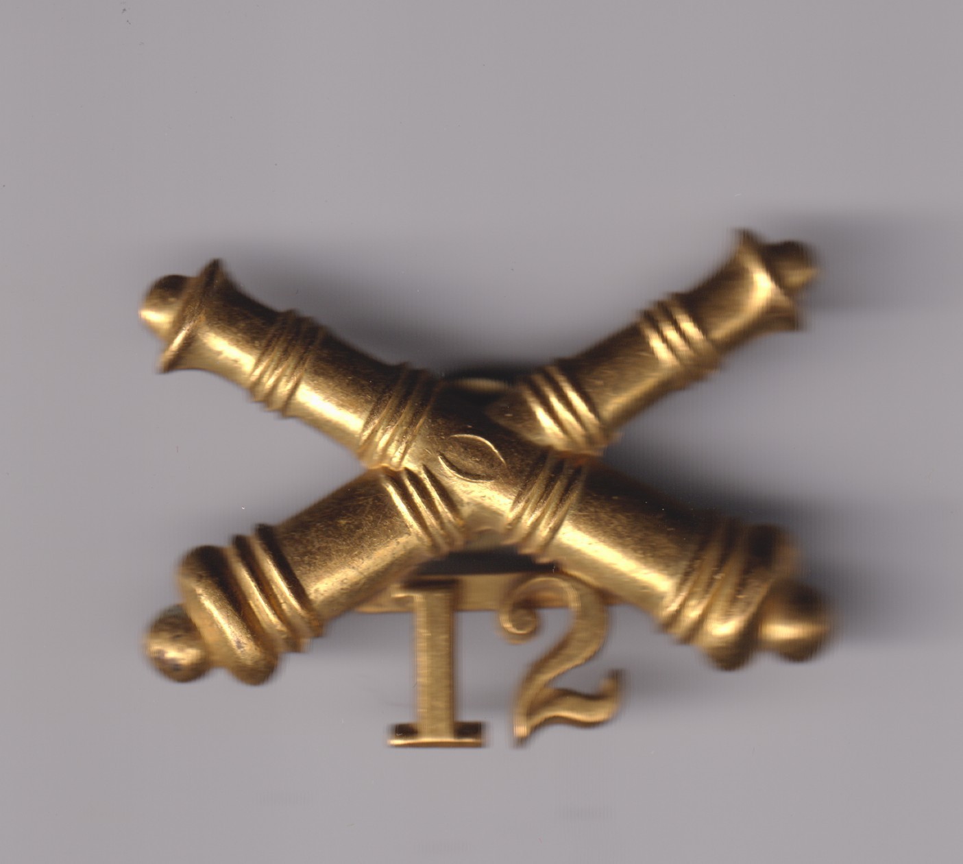 1986-1901 Field Artillery hat badge brass 12th Battery US Army screwback