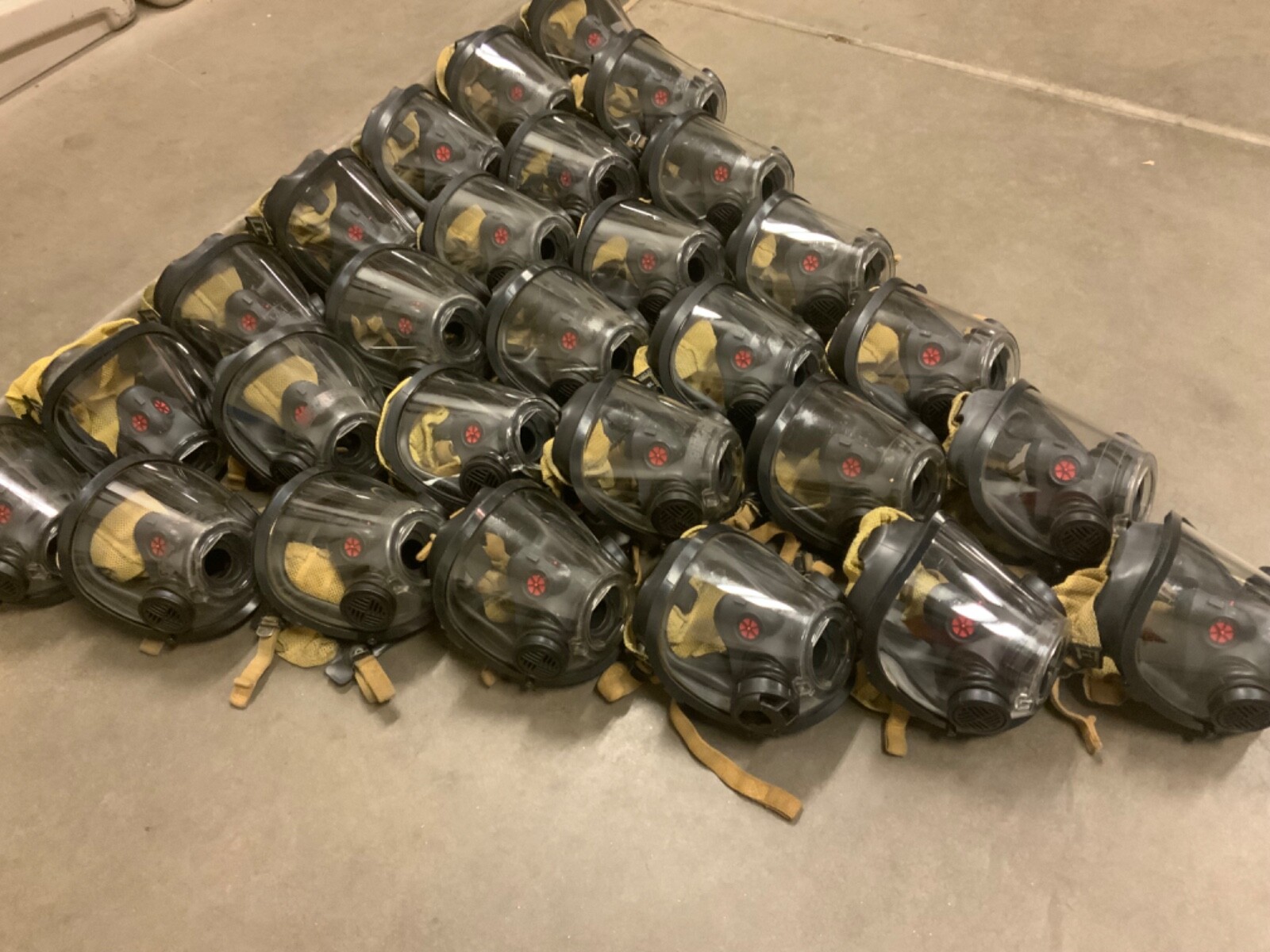 SCOTT AV-3000 HT MASK w/KEVLAR NETTING SIZE MEDIUM Firefighter SCBA AIR PAK Mask