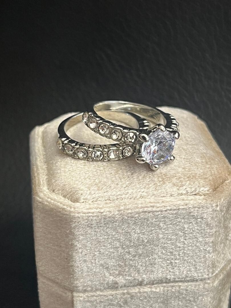 BEAUTIFUL SILVER COLOR WOMEN'S WEDDING RING SET 2CARAT CZ SIZE 6 (STYLE #18)