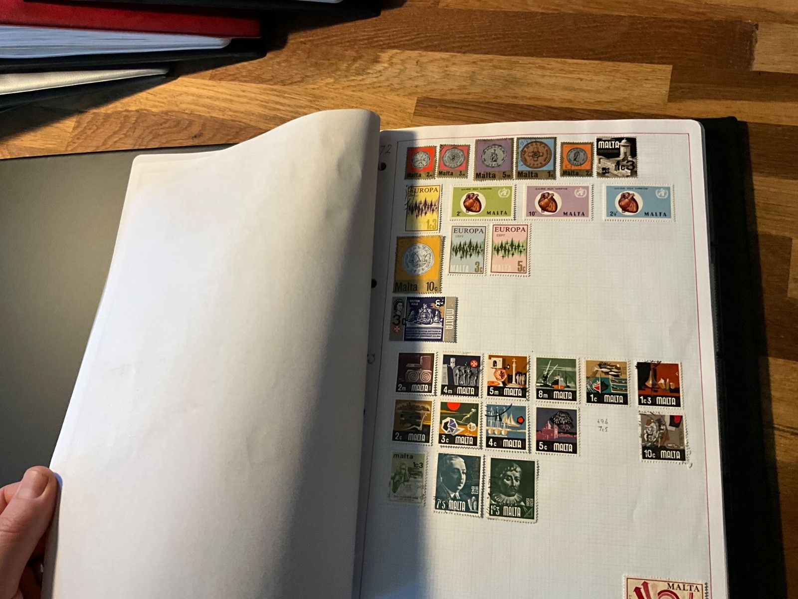 worlds stamps vintage large lot 6.1 kg 5 albums leaves cards vintage to modern