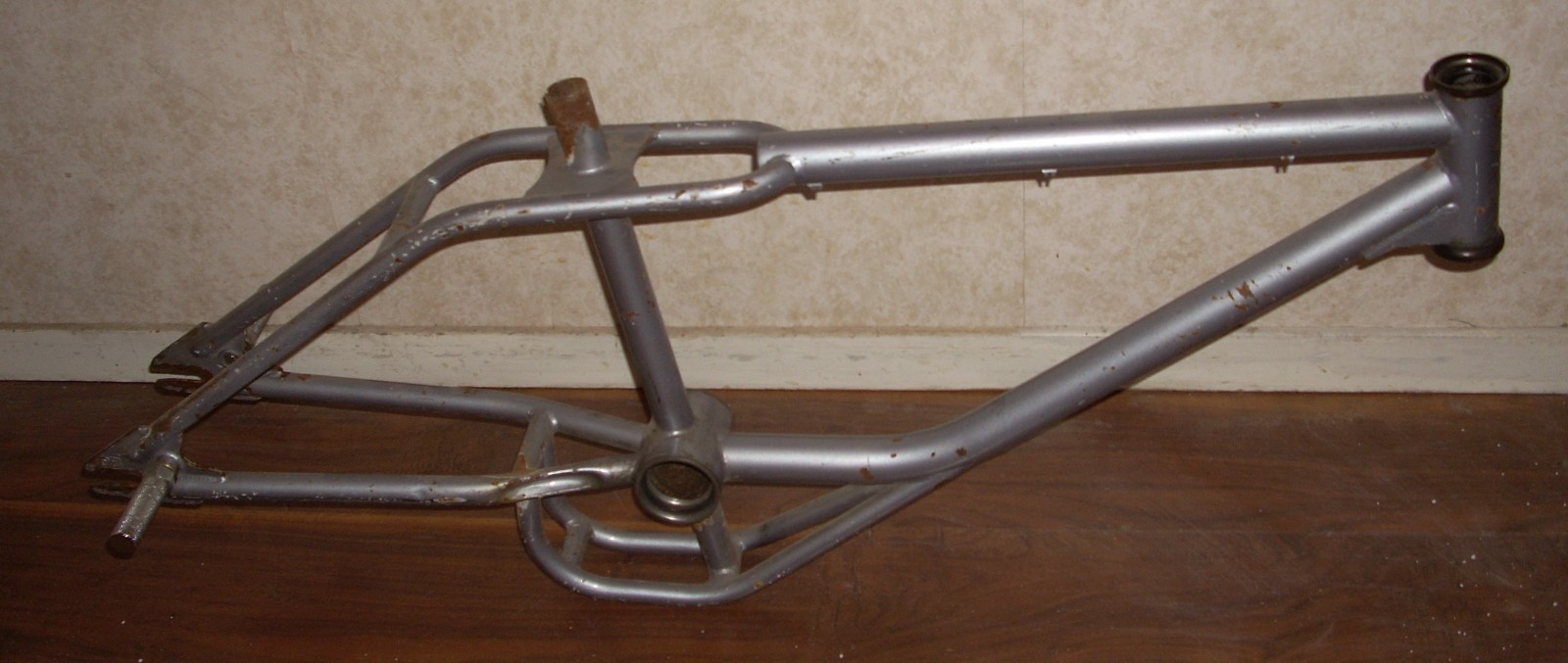 1991-1992 Diamondback Tailwhip Freestyle Bashguard Frame 20" BMX & Pegs