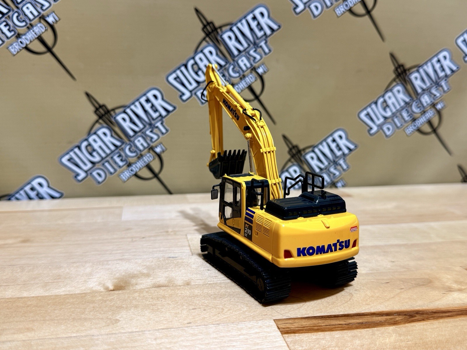 1:64 Komatsu PC210LC-11 Excavator First Gear Farm Toy Metal Tracks