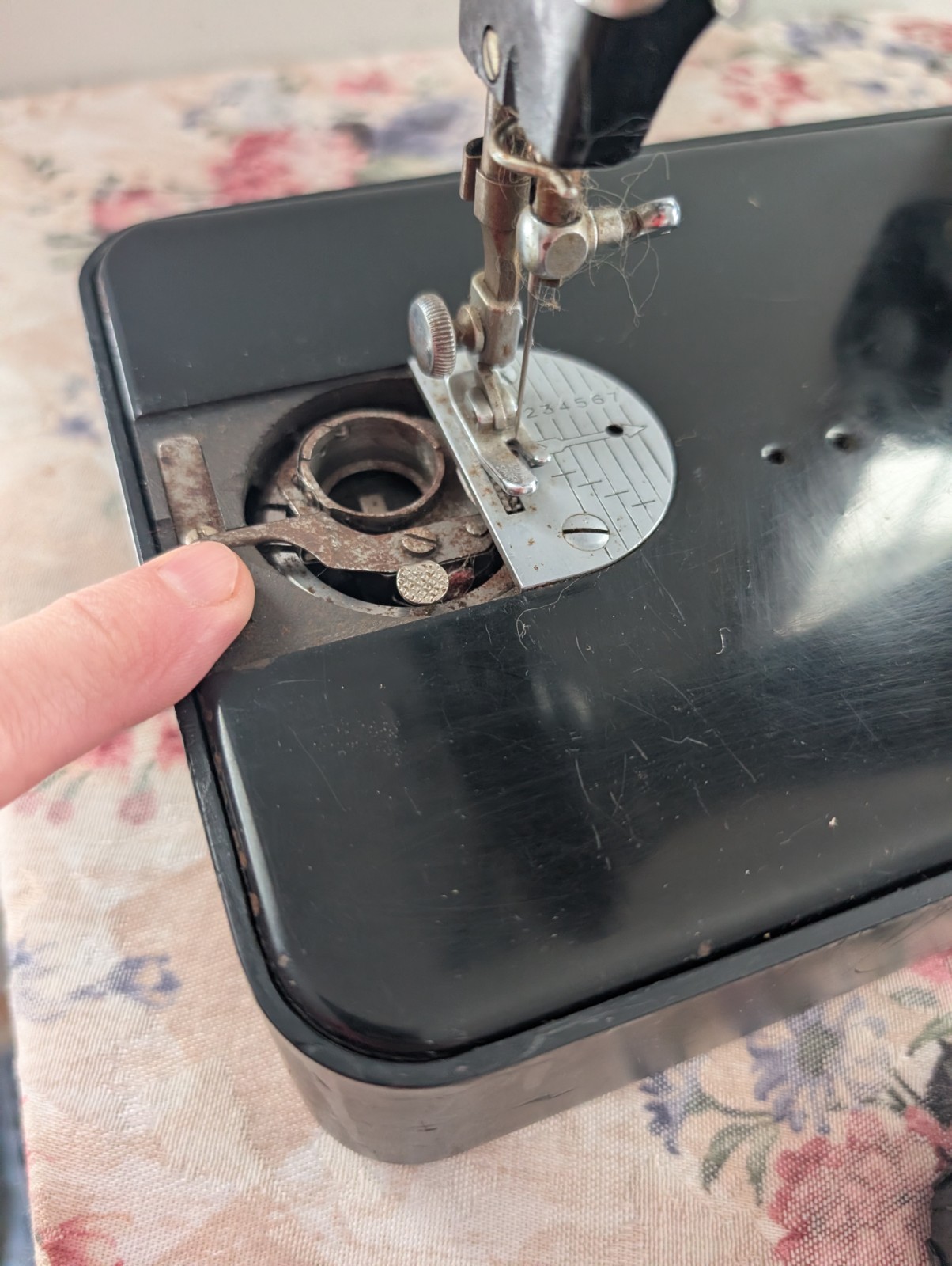 Vintage Singer Spartan 192K Sewing Machine w/Pedal - Needs Belt & Missing Plate