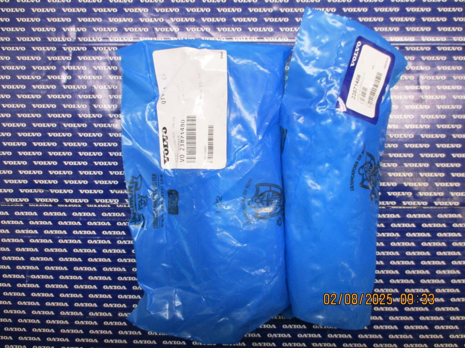 OEM Volvo D13 23871486 Thermostat and 23871480 Piston Cooling control valve set