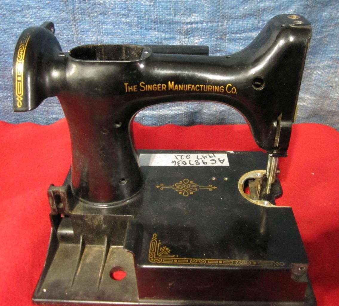 1947 SINGER 221 FEATHERWEIGHT SEWING MACHINE HULL FOR PARTS RESTORE