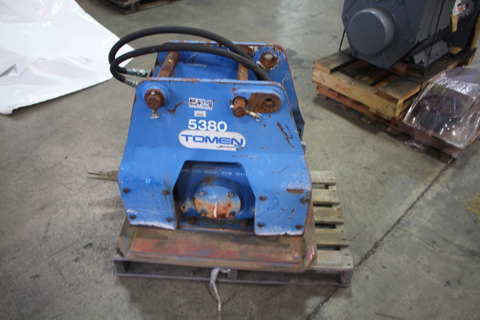 EXCAVATOR hydraulic plate compactor TOMEN 5380