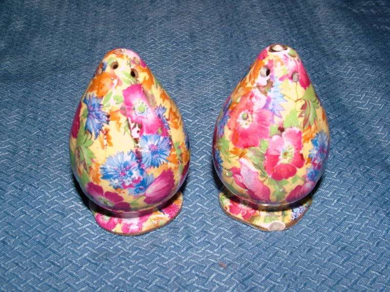 VINTAGE GRIMWADES HAND PAINTED SALT & PEPPER SHAKERS