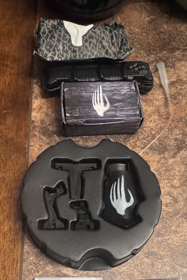 2x Miniverse Lord Of The Rings Uruk Hai Sword & White Knives Resin Mini Verse