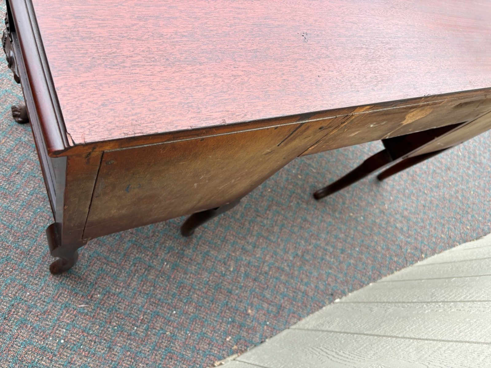 67575 Elegant Mahogany Vanity Set with Ornate Mirror and Chair