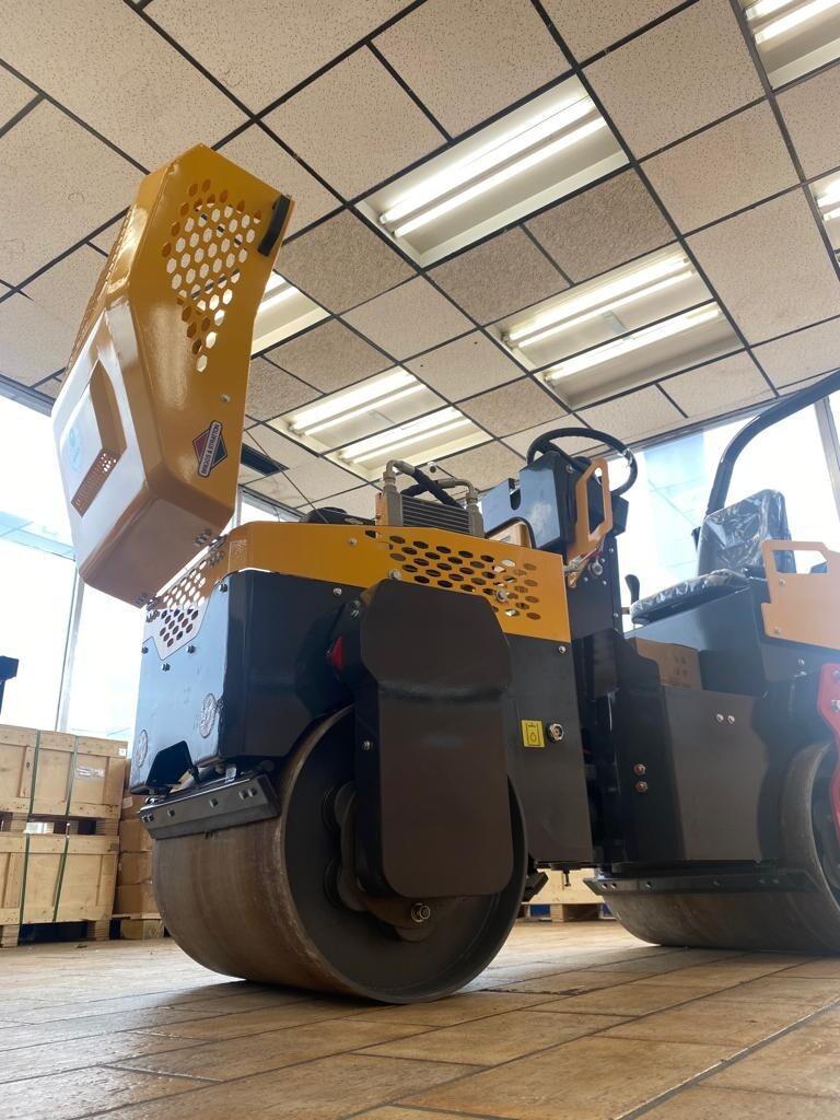 FREE SHIPPING New 1 Ton Asphalt Roller BRIGGS & STRATTON ENGINE - EPA certified