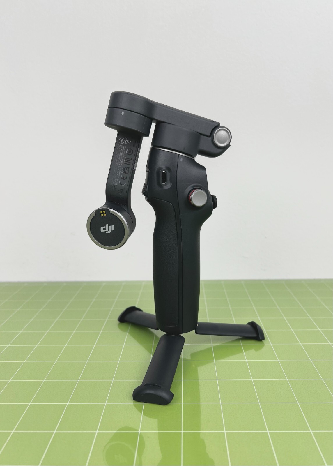 DJI Osmo Mobile 7P Smartphone 3-Axis Gimbal Stabilizer - Unactivated