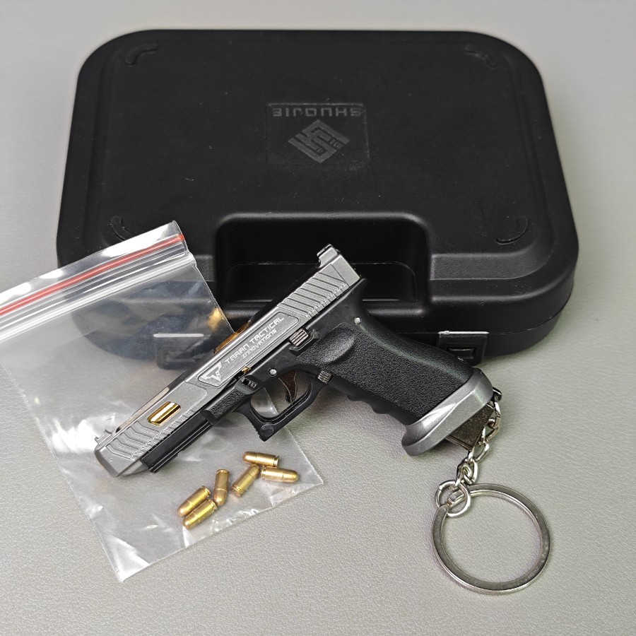 G34 Alloy Mini Pistol Keychain Toy 1:3 Scale Shell Ejection Free Assembly