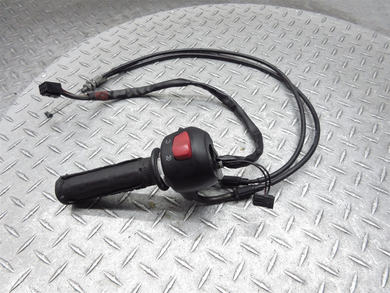 2003 03-04 Suzuki GSXR 1000 GSXR1000 Right Switch Throttle Control Cable Grip