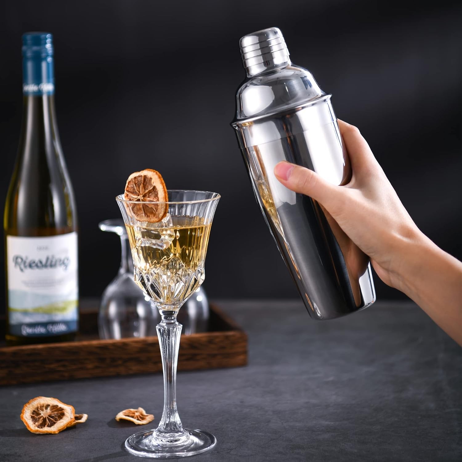 Cocktail mixer, 24 oz Martini mixer, beverage mixer with built-in strainer.