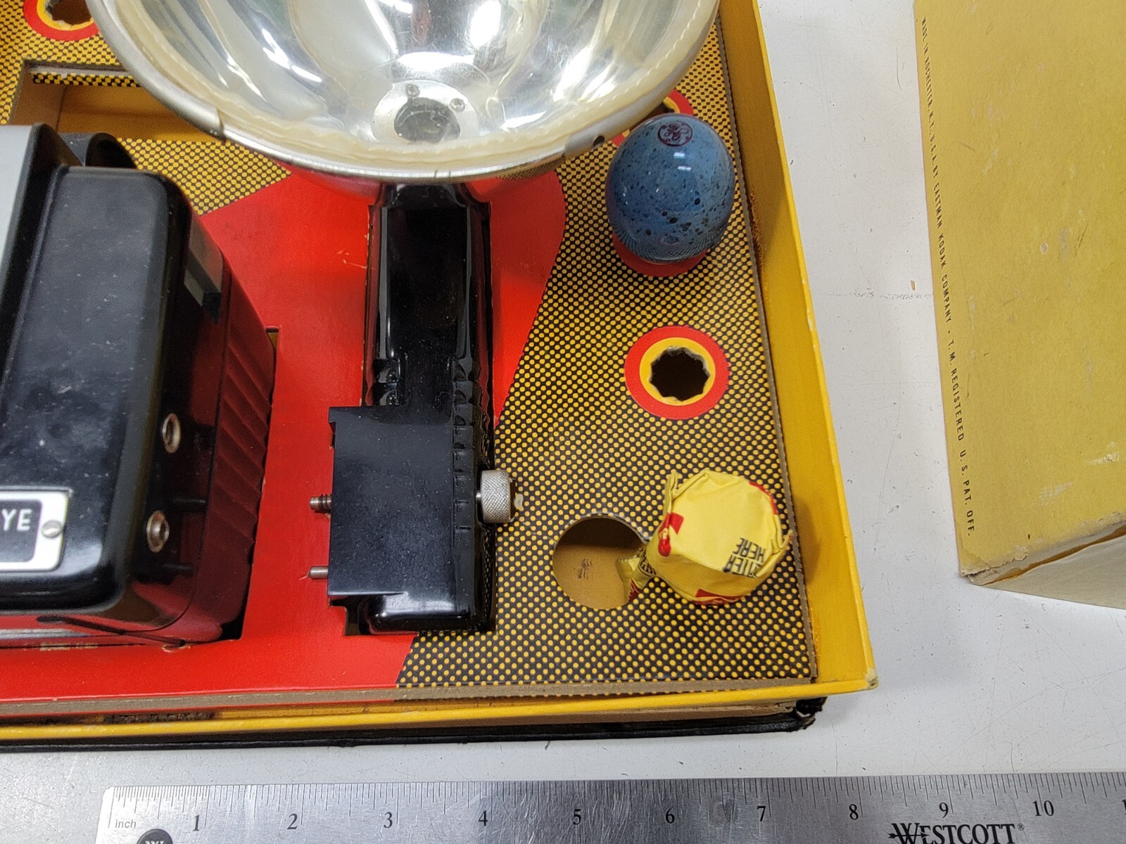 Vintage Kodak Brownie Hawkeye Outfit in Original Box Flash Model Camera