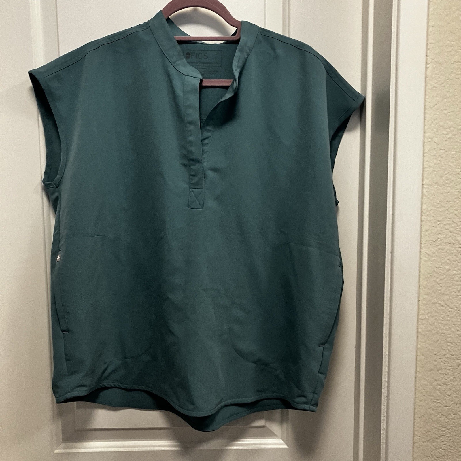 Figs Rafaela Size Medium Oversized Scrub Top Sleeveless Green Marine Cactus