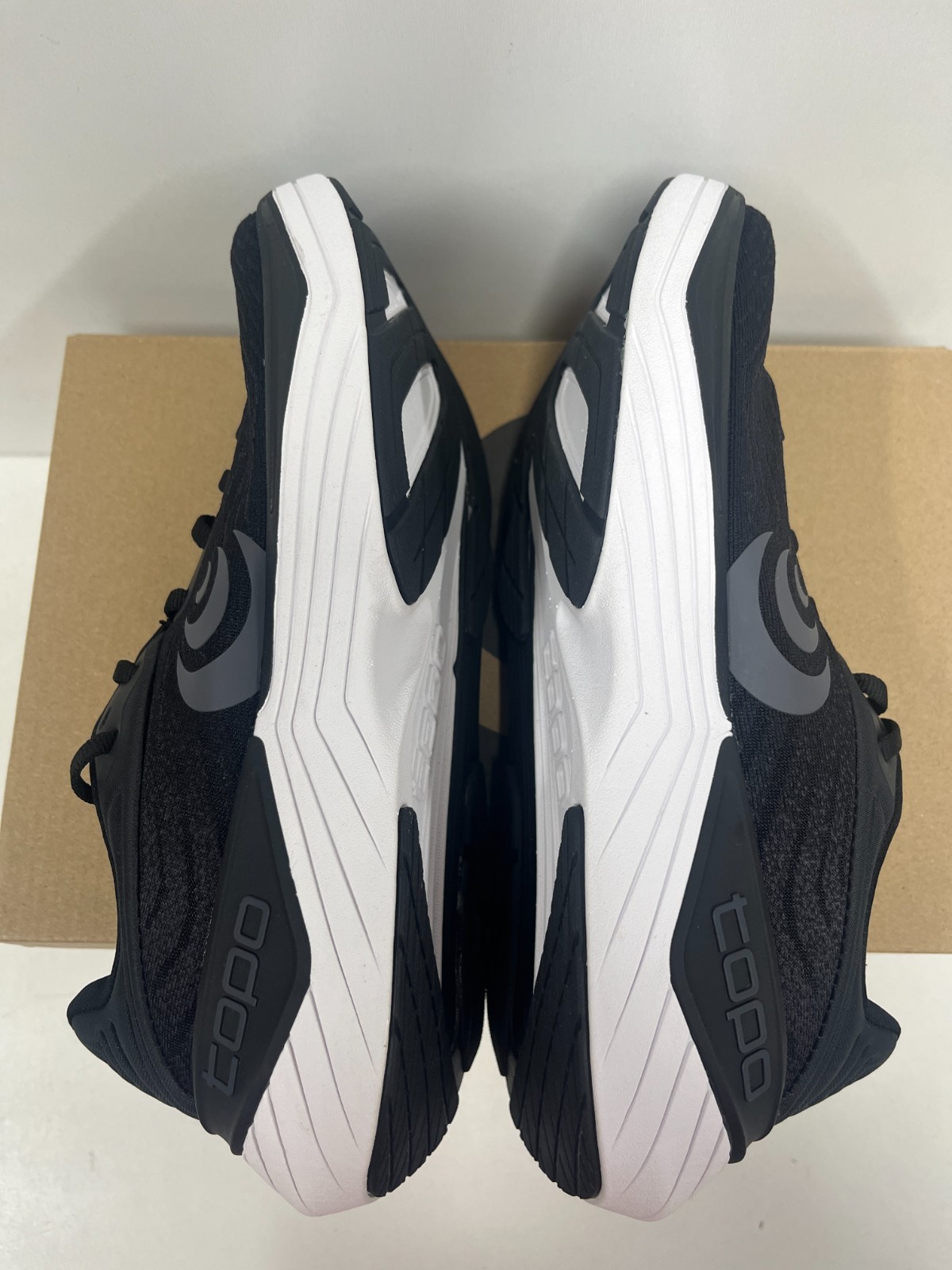 TOPO Ultrafly 5 -- Women's Running Shoes -- NEW