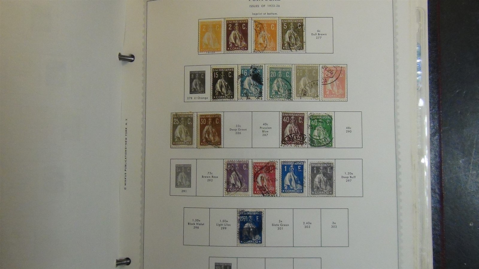 Stampsweis Portugal stamp collection in Minklus Specialty est 800 stamps to 1980