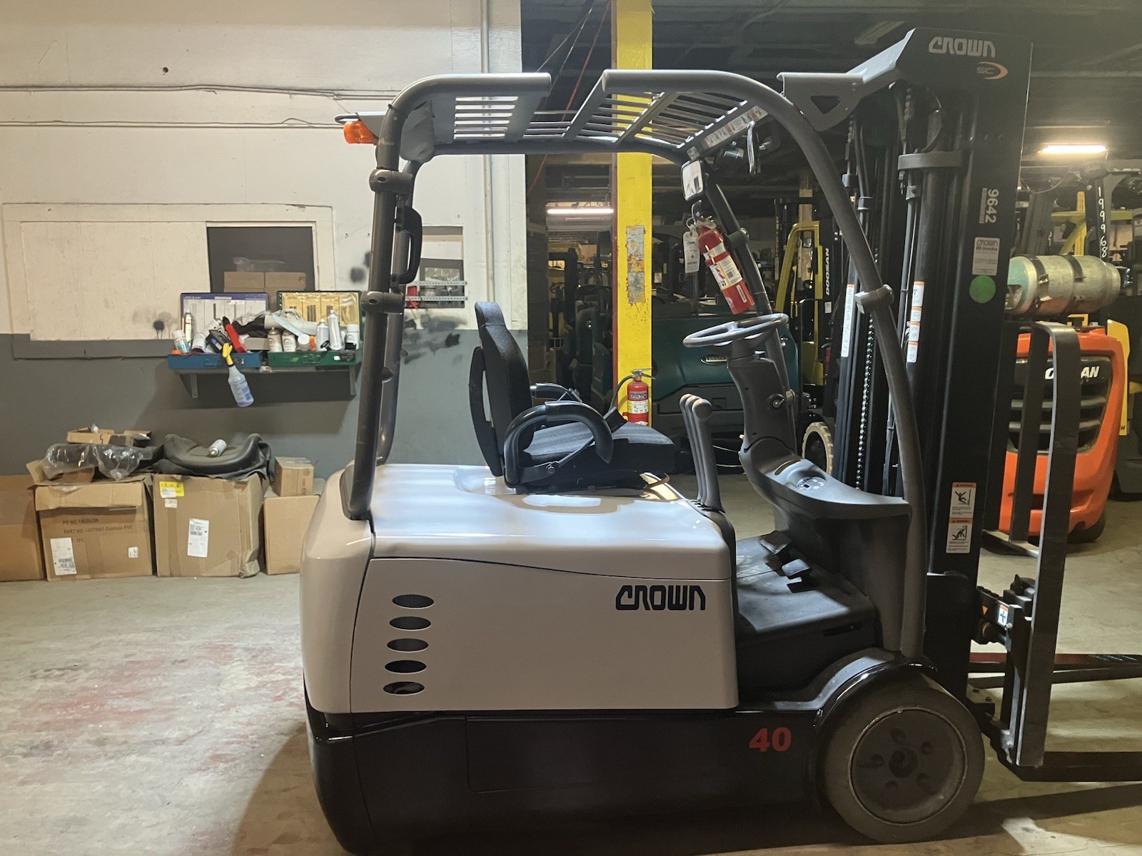 2021 Crown 4000 LB Forklift With Side Shift and Triple Mast Model SC5215-40