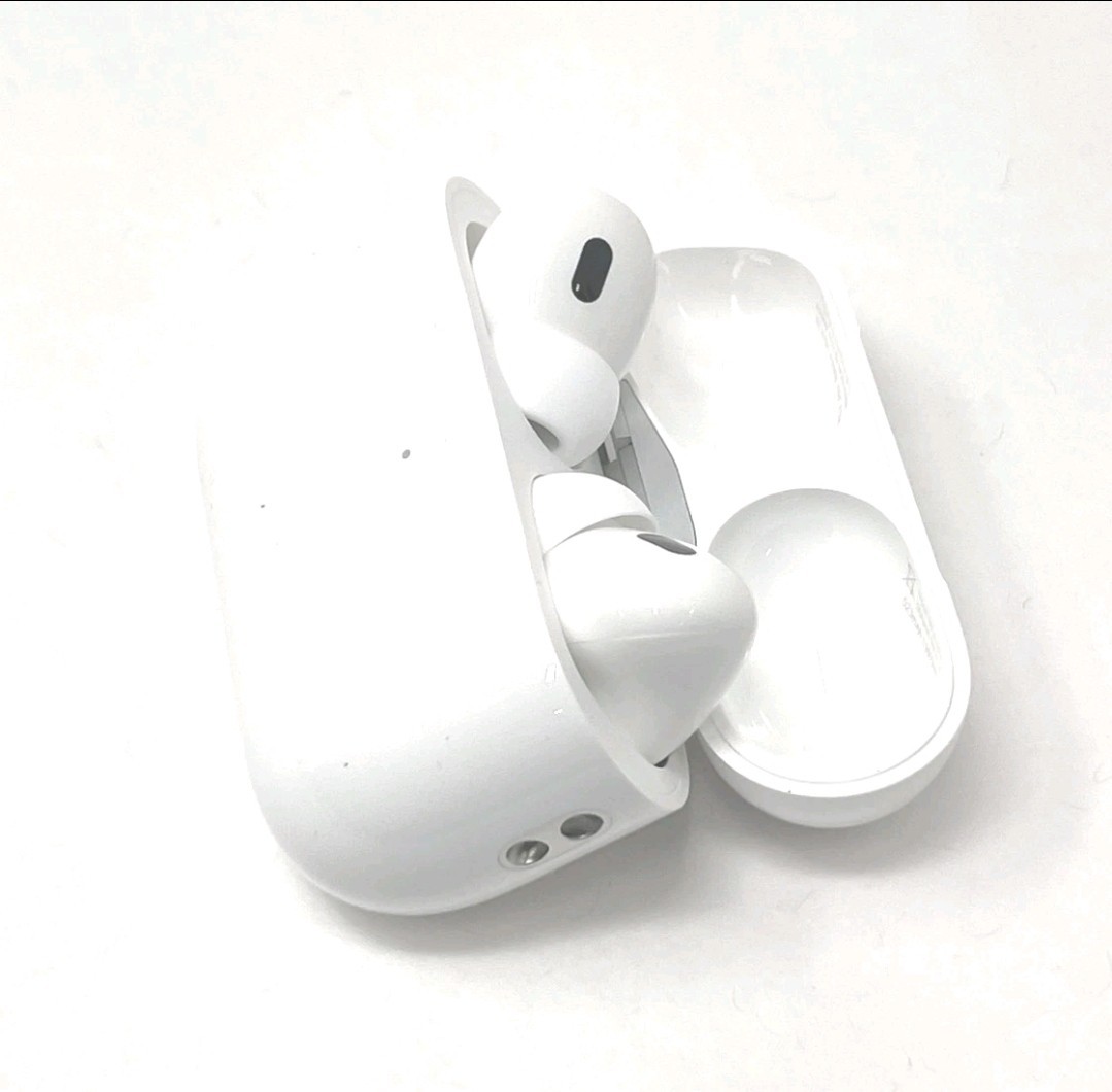 Airpods Pro 2nd Gen With MagSafe Case USB-C- White Very Good. Tested And Clean