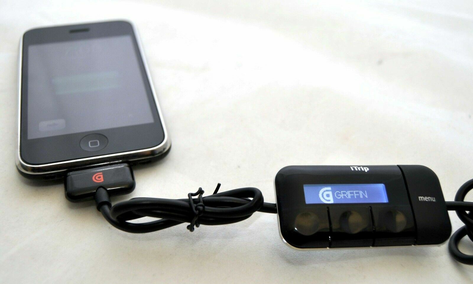 Griffin Technology iTrip FM Transmitter & Charger iPhone 4s/4/3GS iPod GA22042