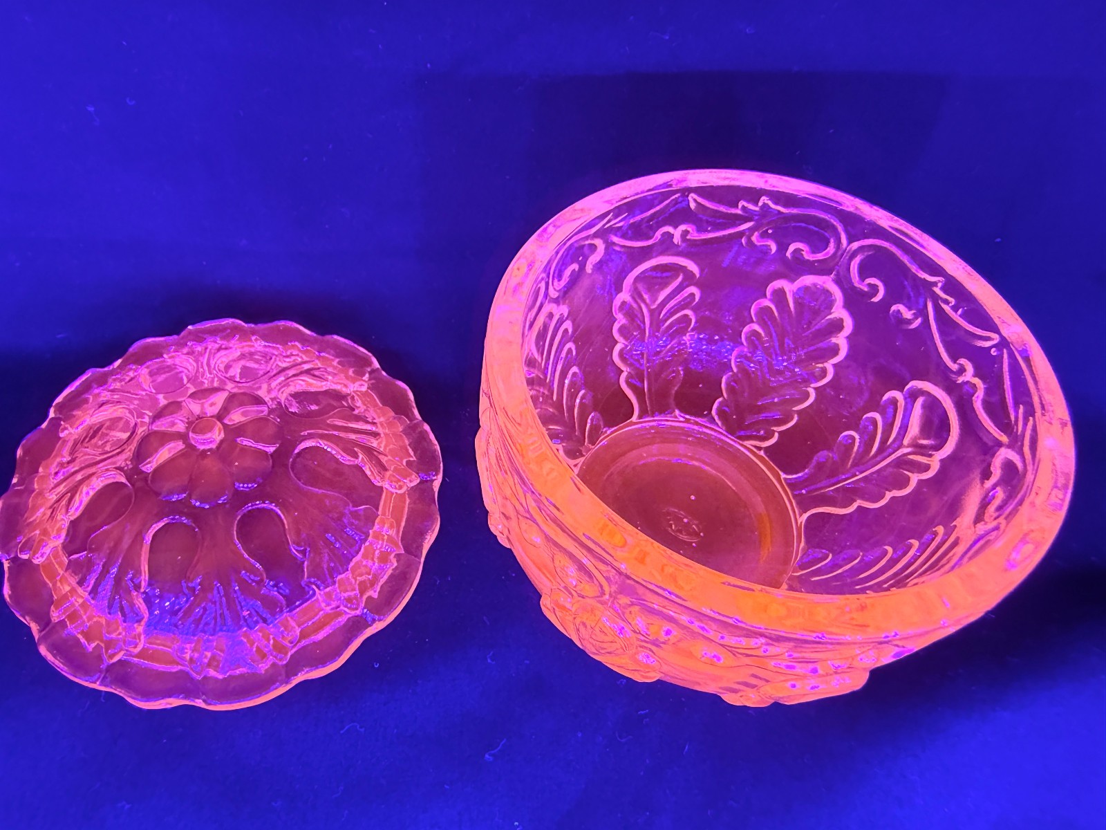 Green Vaseline Uranium glass covered candy dish coffee sugar jar bowl / selenium