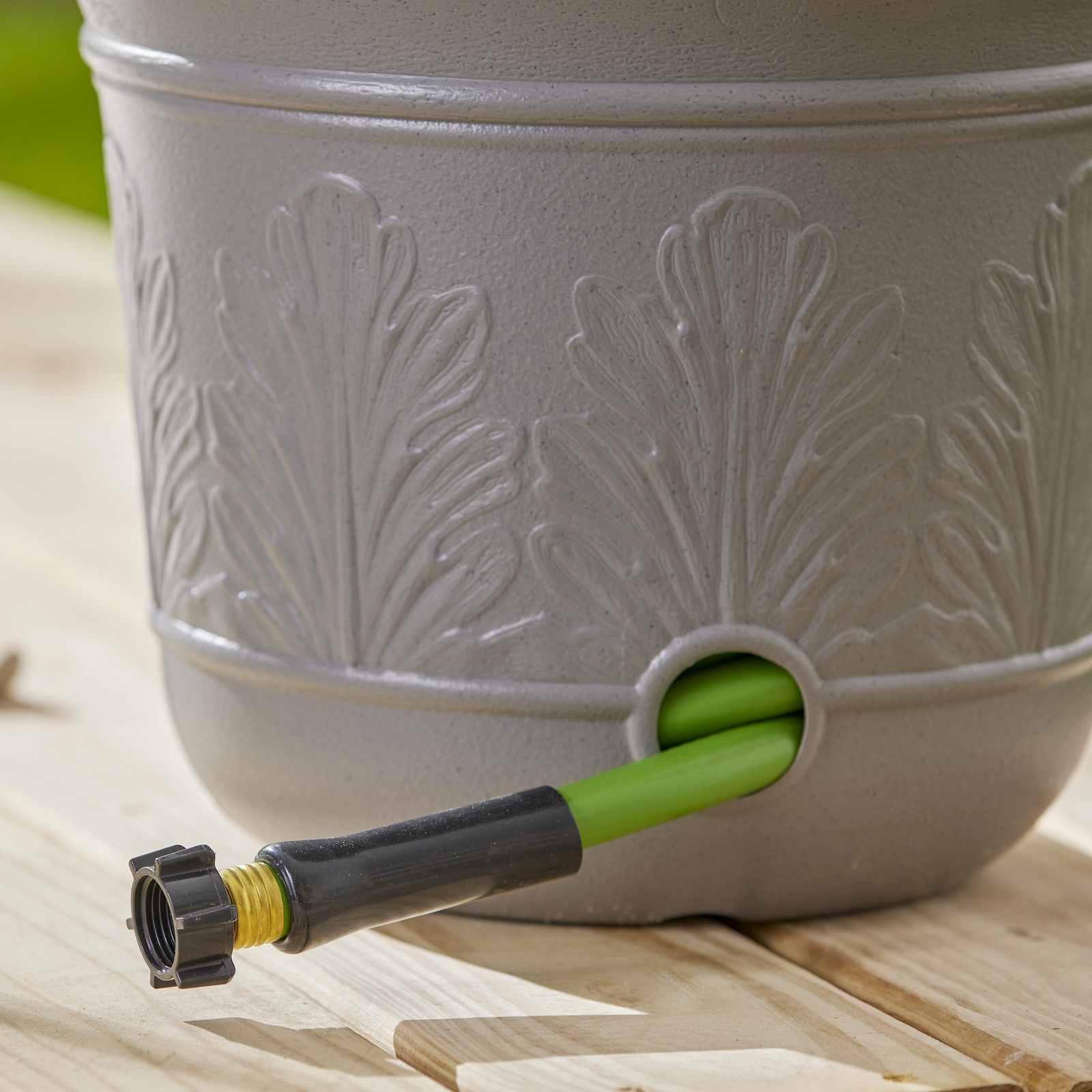 Suncast 300 Foot Heavy Duty 5 Gallon Decorative Expandable Garden Hose Pot, Gray