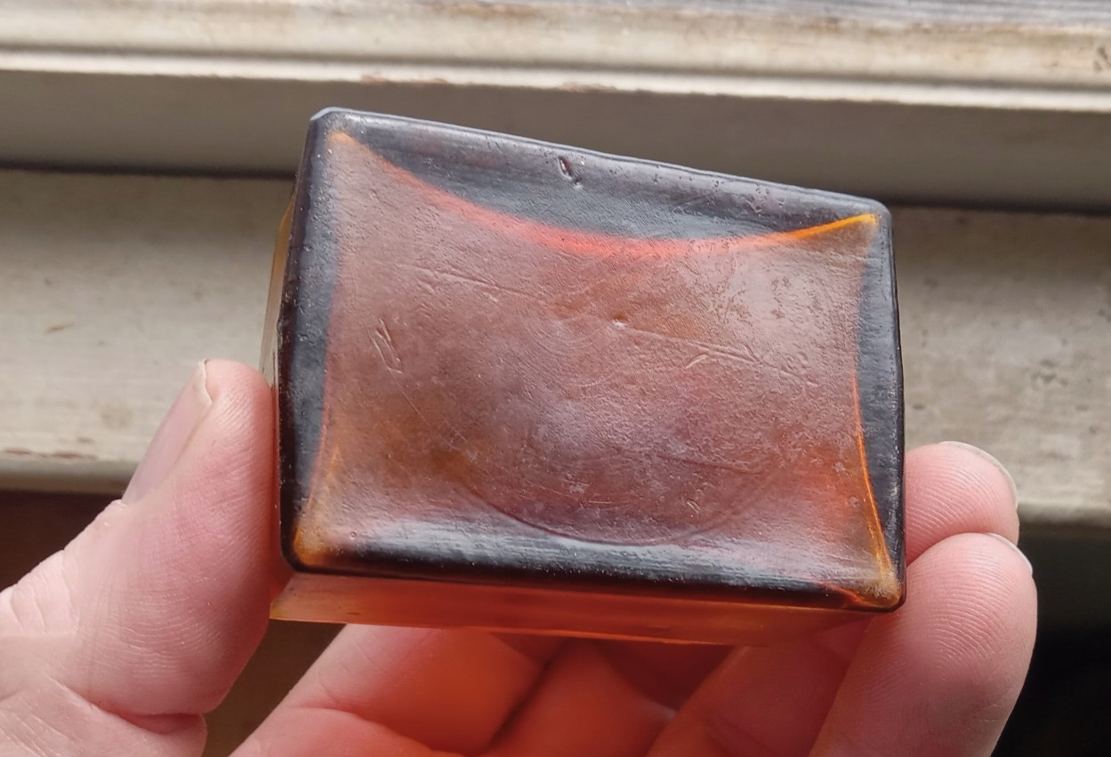 LEVISON'S INKS ST.LOUIS 1880s AMBER CABIN COTTAGE SHAPE PENREST INK BOTTLE AS IS