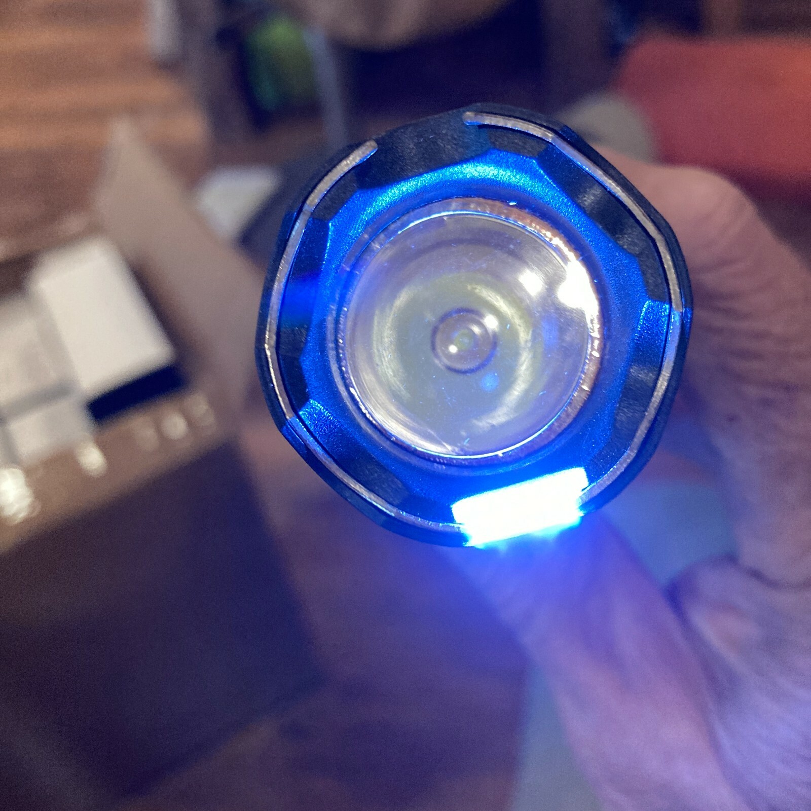 BLACK dayblade 1101 LED Flashlight Stun Gun 1000KV with 120v AC Charge Cord