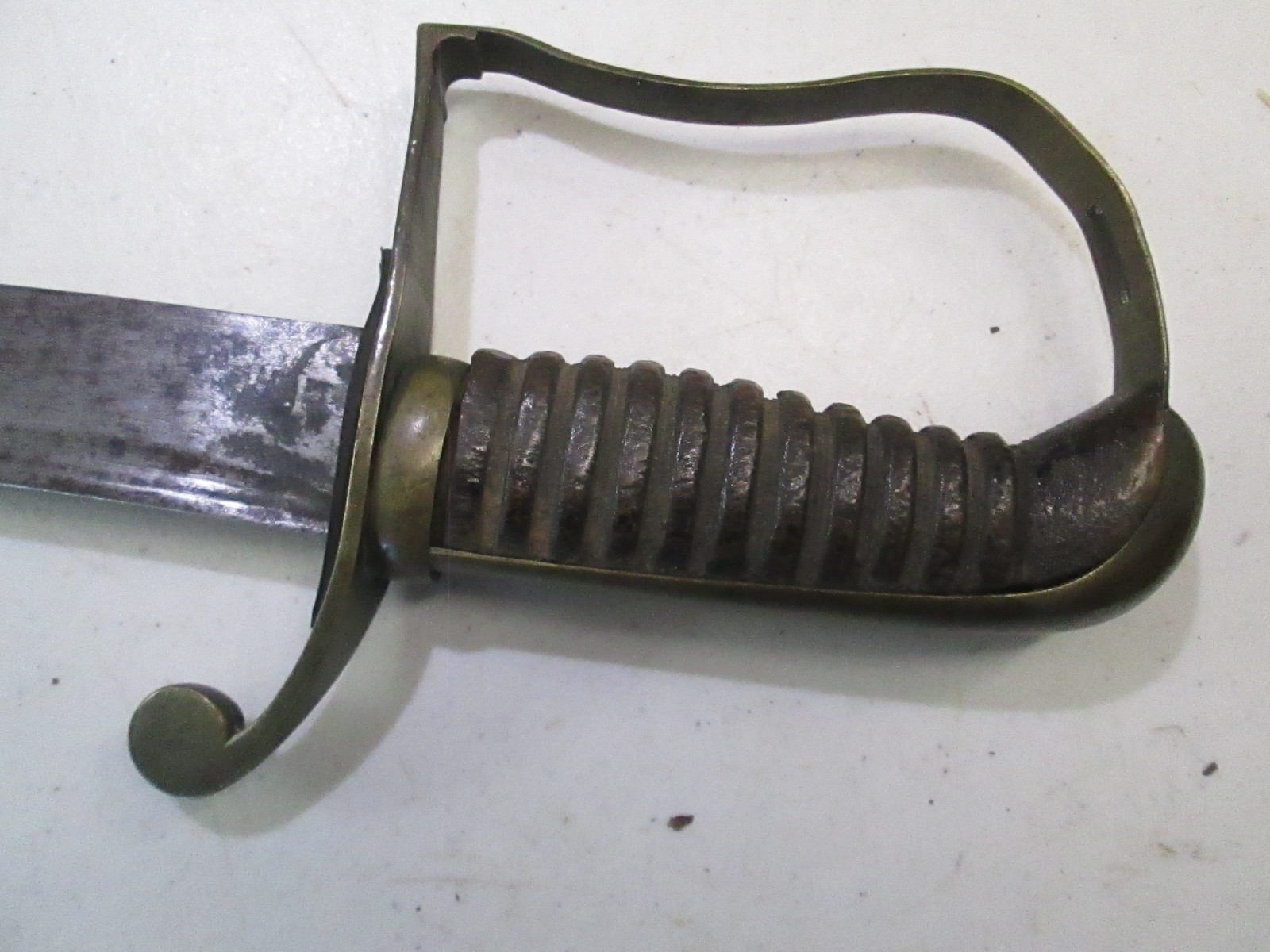 EARLY US CAVALRY SWORD NO SCABBARD GROOVED ETCHED BLADE UNMARKED