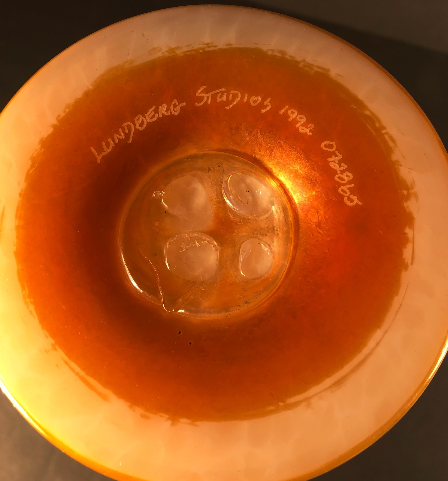 VTG Lundberg Studios 1992 Gold Iridescent Luster Art Glass Vase Numbered 072865