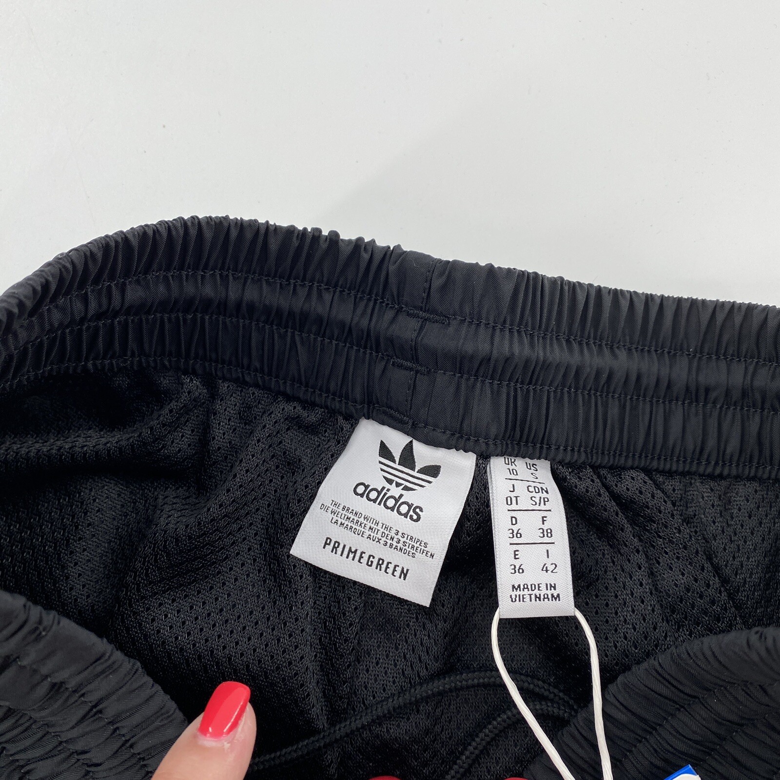 Adidas Originals Women's Black 3-Stripe Track Shorts sz S Primegreen 2.5" GN2885