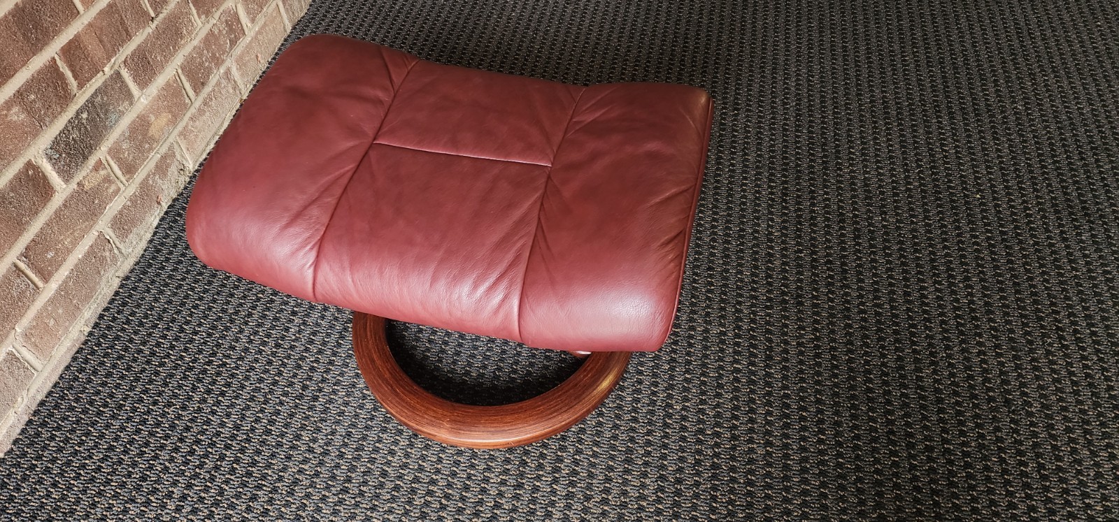 Ekornes Stressless Paloma Burgundy Leather Adjustable Ottoman, Great Condition