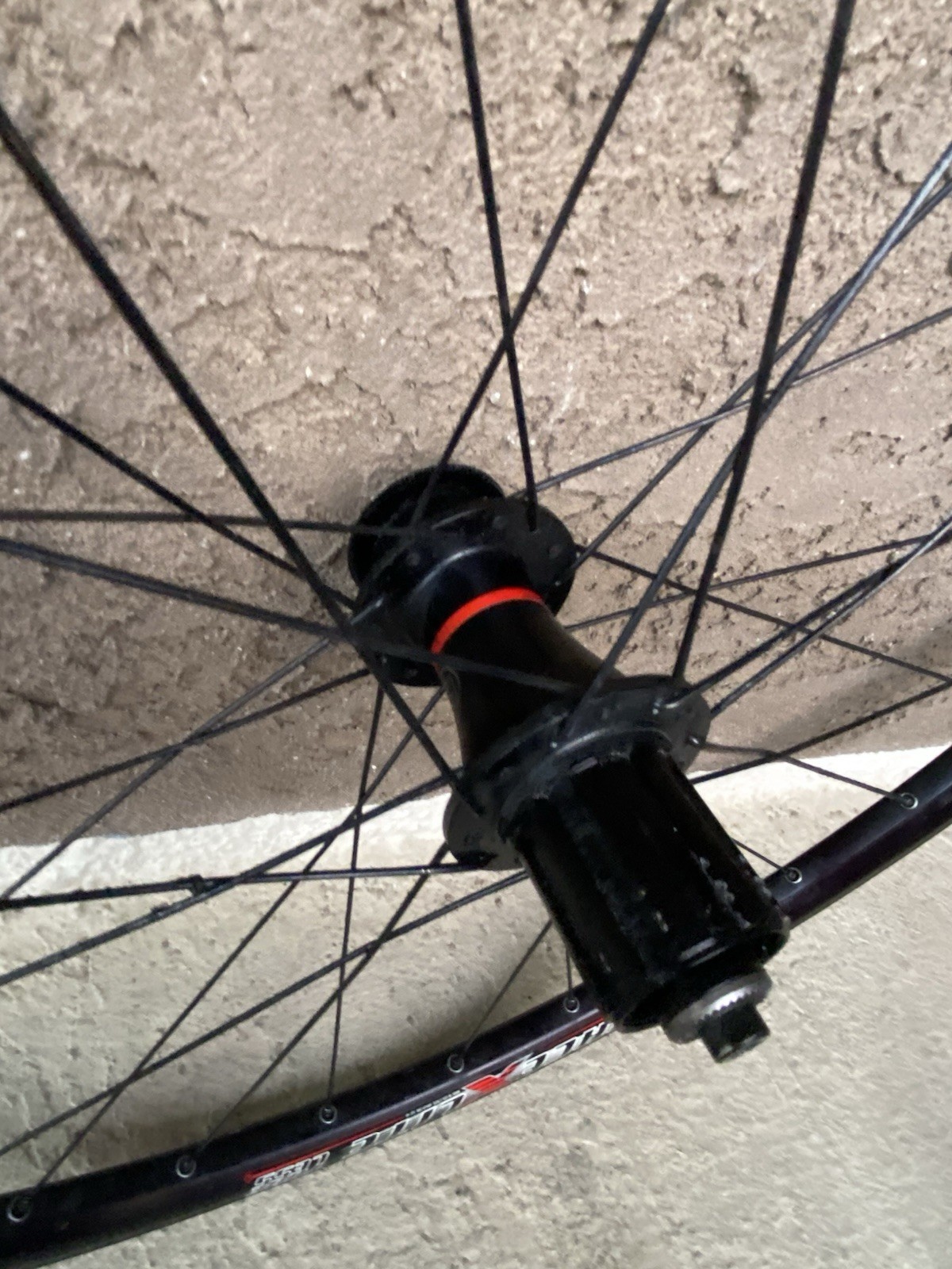 Black Bontrager Race X Lite Tubeless F100/R135mmQR 26” Centerlock Disc Wheelset