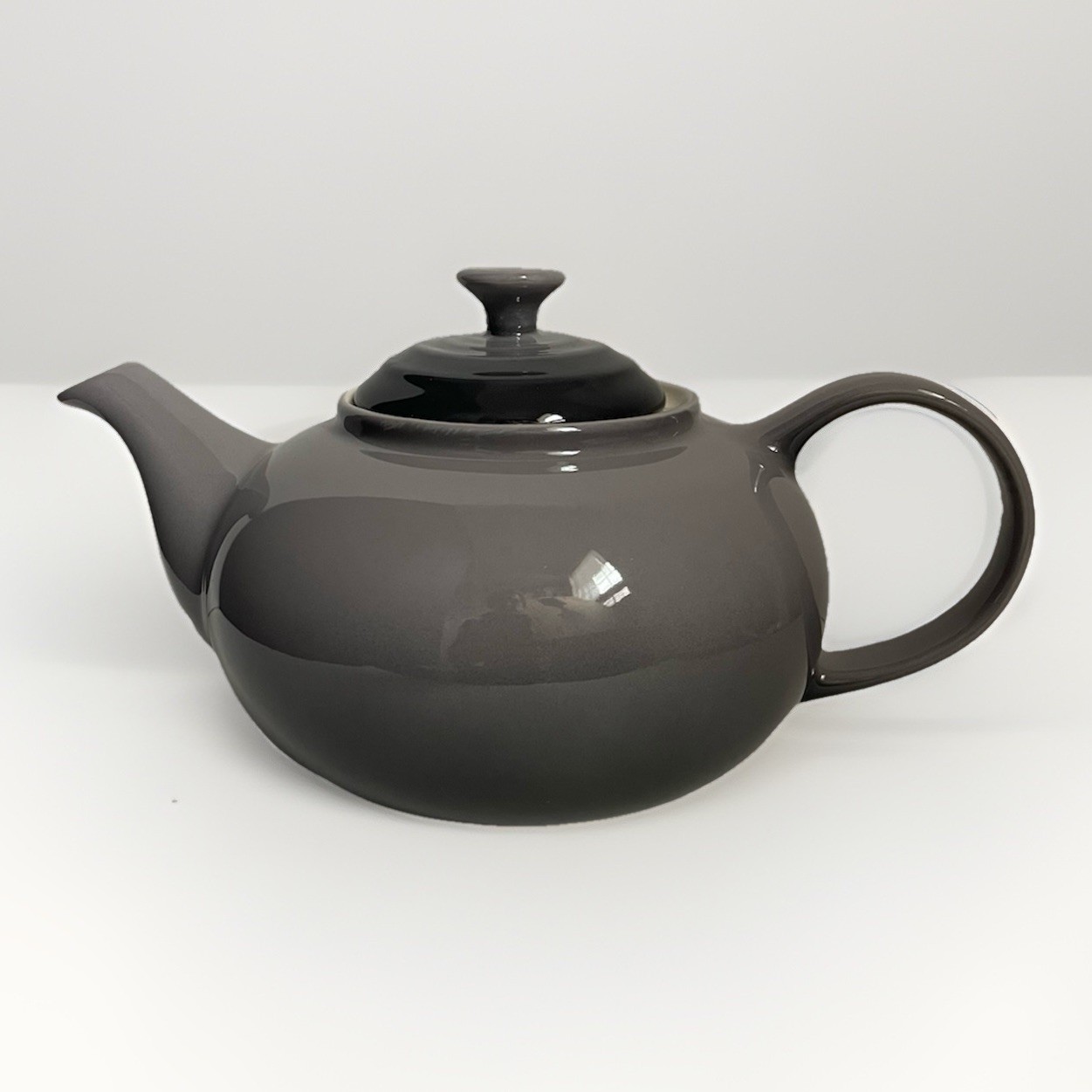 Le Creuset Stoneware Classic Teapot - Flint-  1.3L NWT