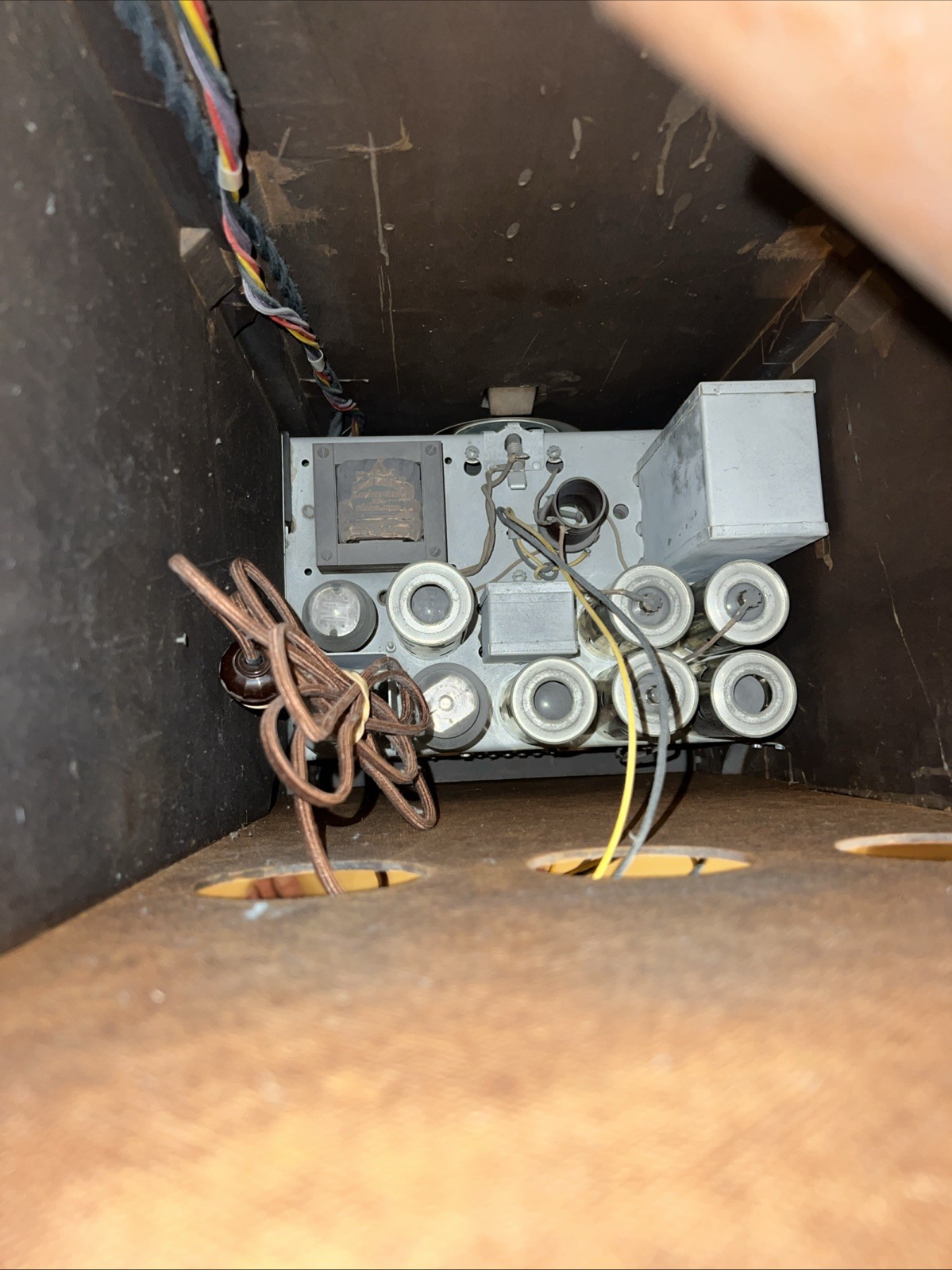 ORIGINAL ART DECO WESTINGHOUSE WR-16 "COLUMNAIRE” GRANDFATHER CLOCK RADIO