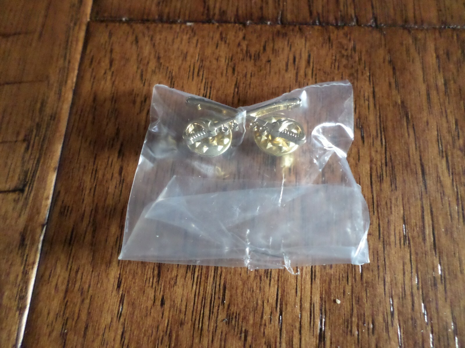 U.S MILITARY CAVALRY METAL HAT BADGES PIN CROSSED SABERS SWORDS MINIATURE PIN