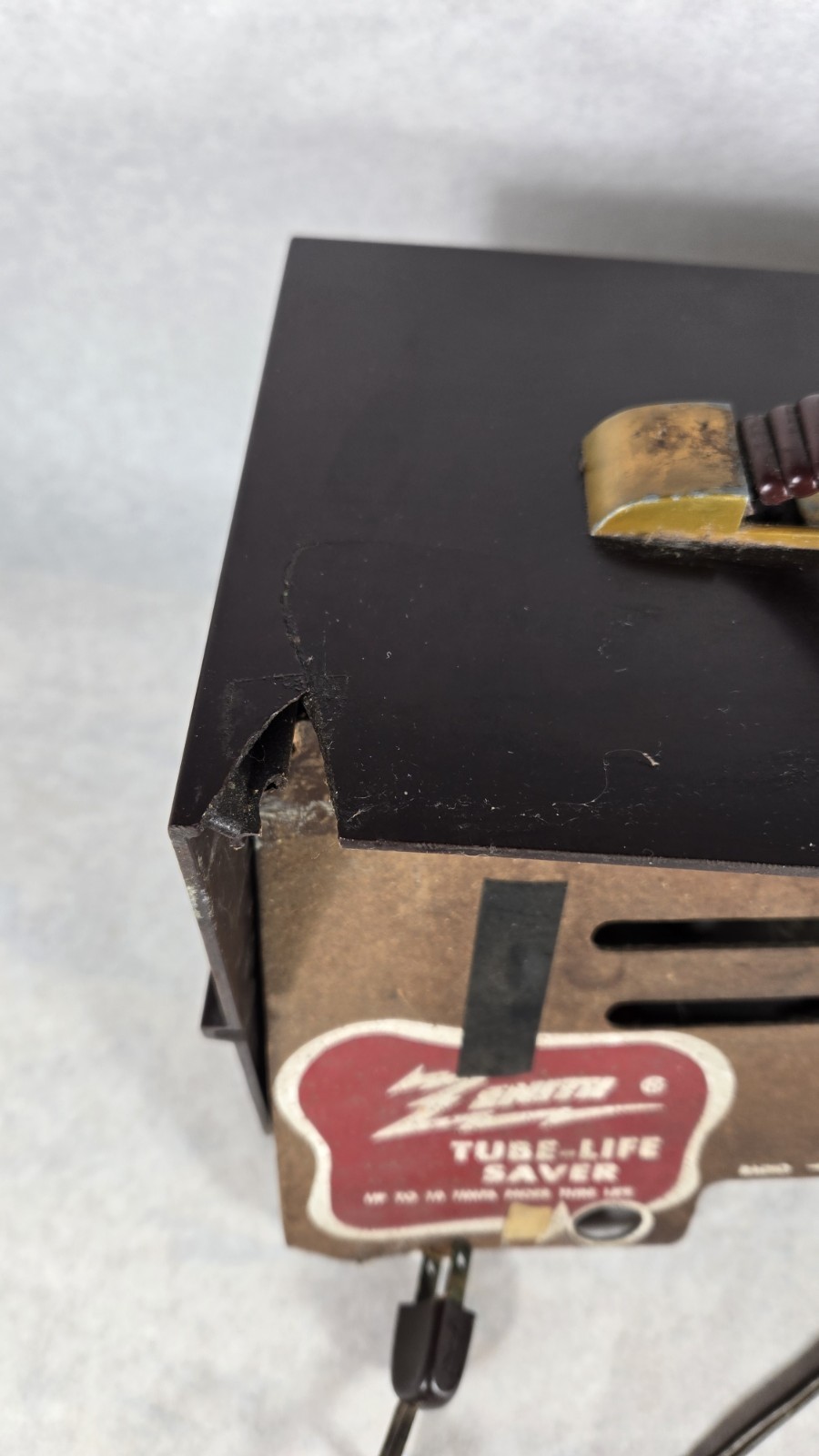 Vintage MCM Zenith Model J615 AM Tabletop Tube Radio POWERS ON/PARTS See Photos