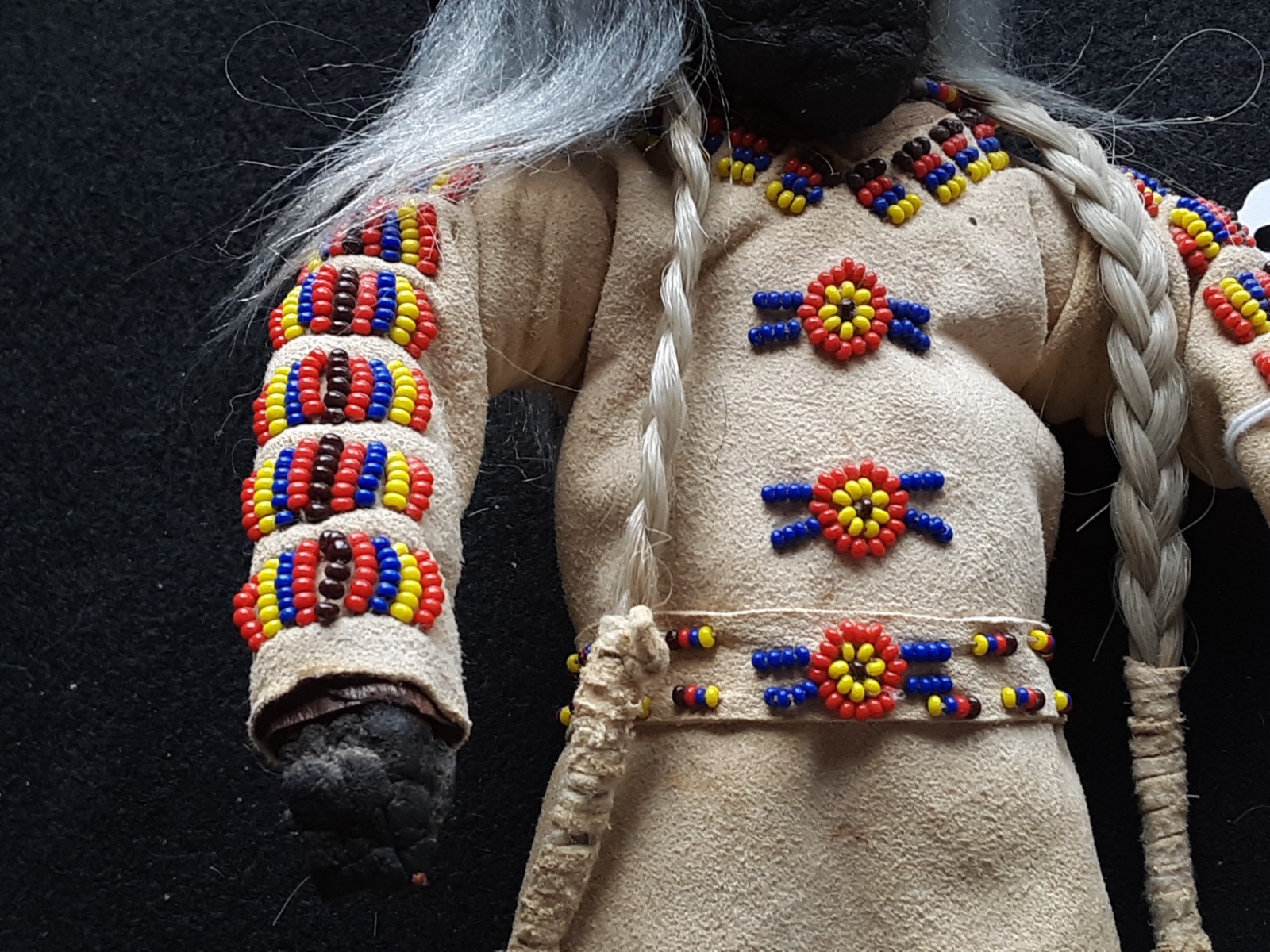 NATIVE AMERICAN BEADED LEATHER DOLL, APPLE HEAD INDIAN DOLL, SB-0226*09095