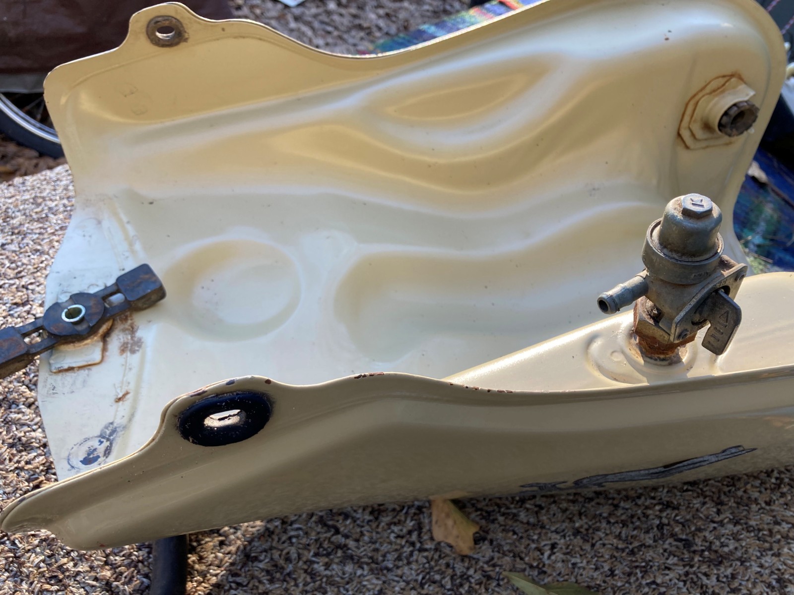 USED OEM 93-00 HONDA TRX300 TRX300FW 2x4 FOURTRAX YELLOW FUEL TANK with petcock