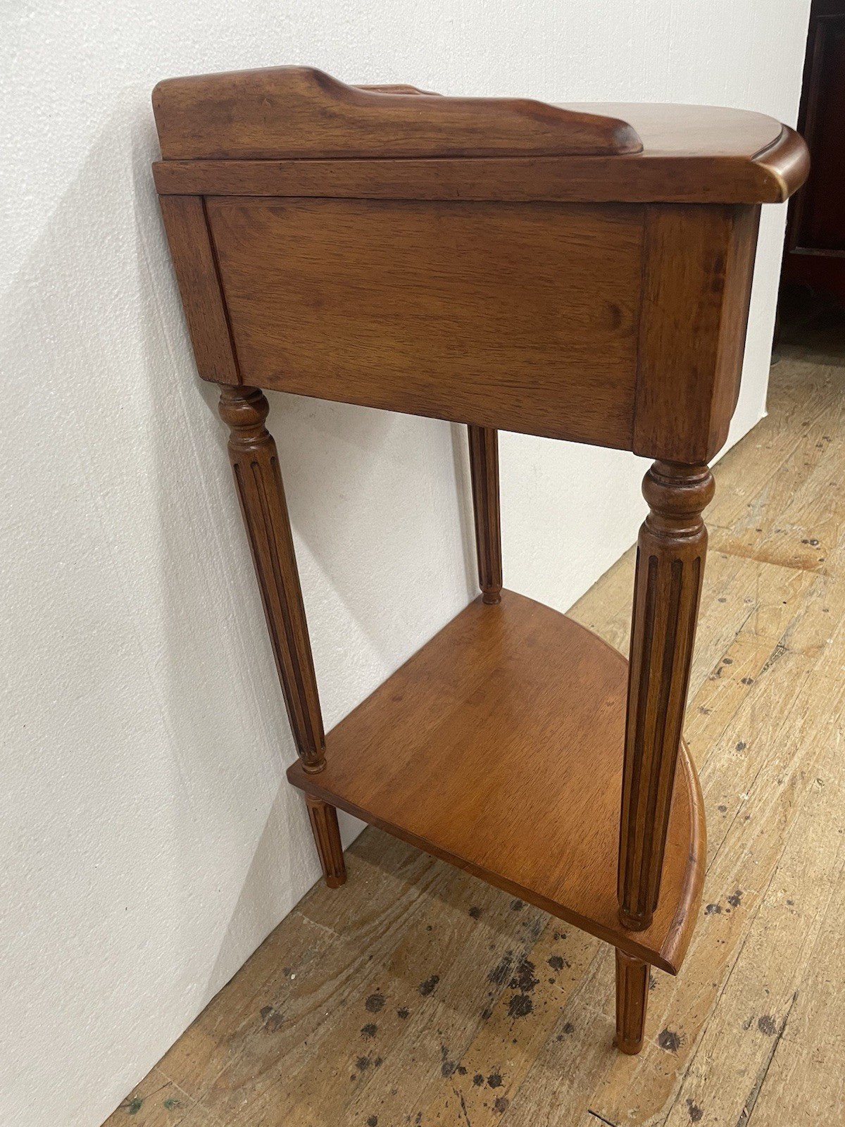 Corner Stand w Shelf, Drawer Sheraton Style Accent Table