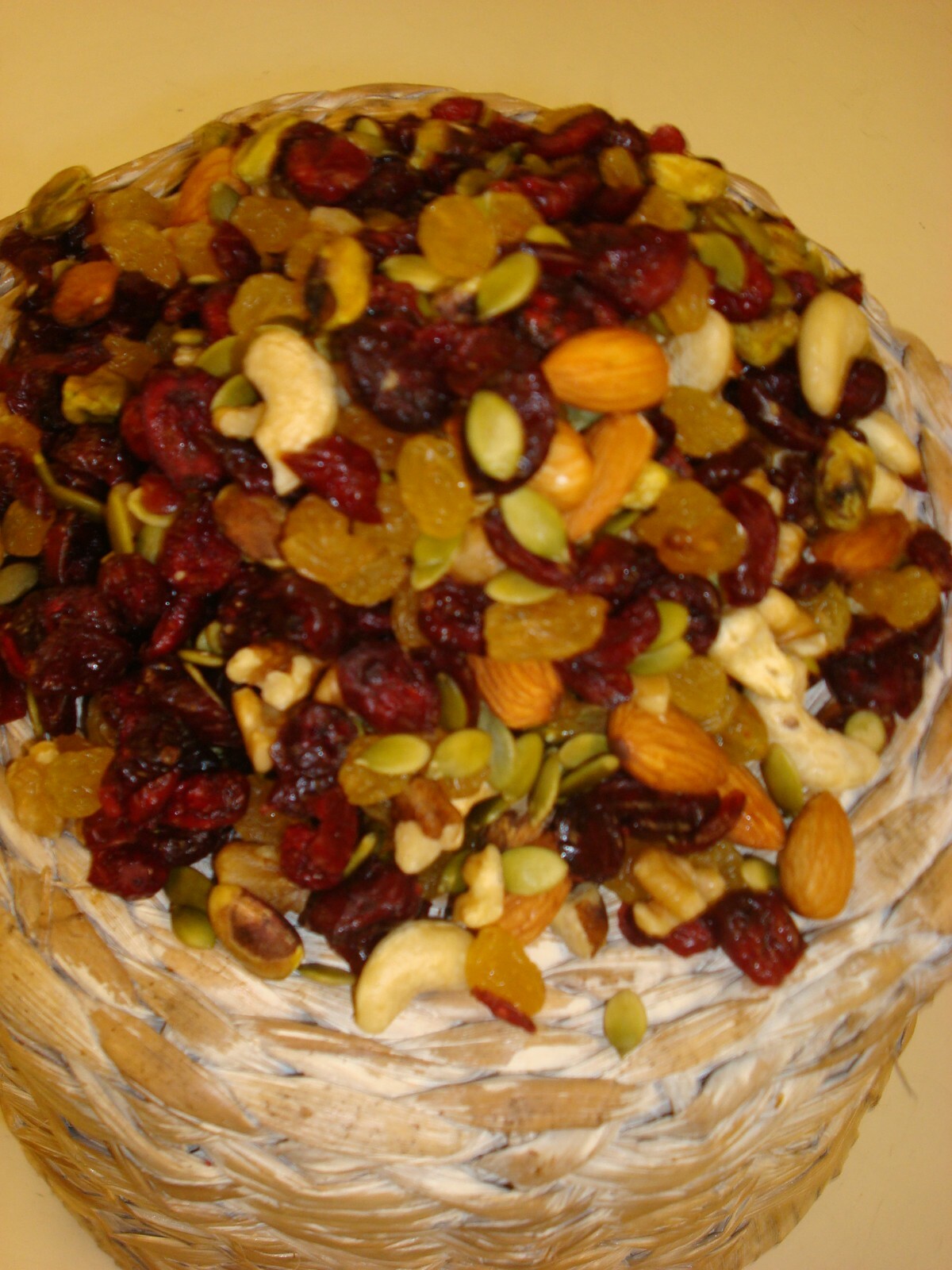 Omega-3 Deluxe Mix Cranberries Raisins Cashews Walnuts Almonds Pistachio Pecan