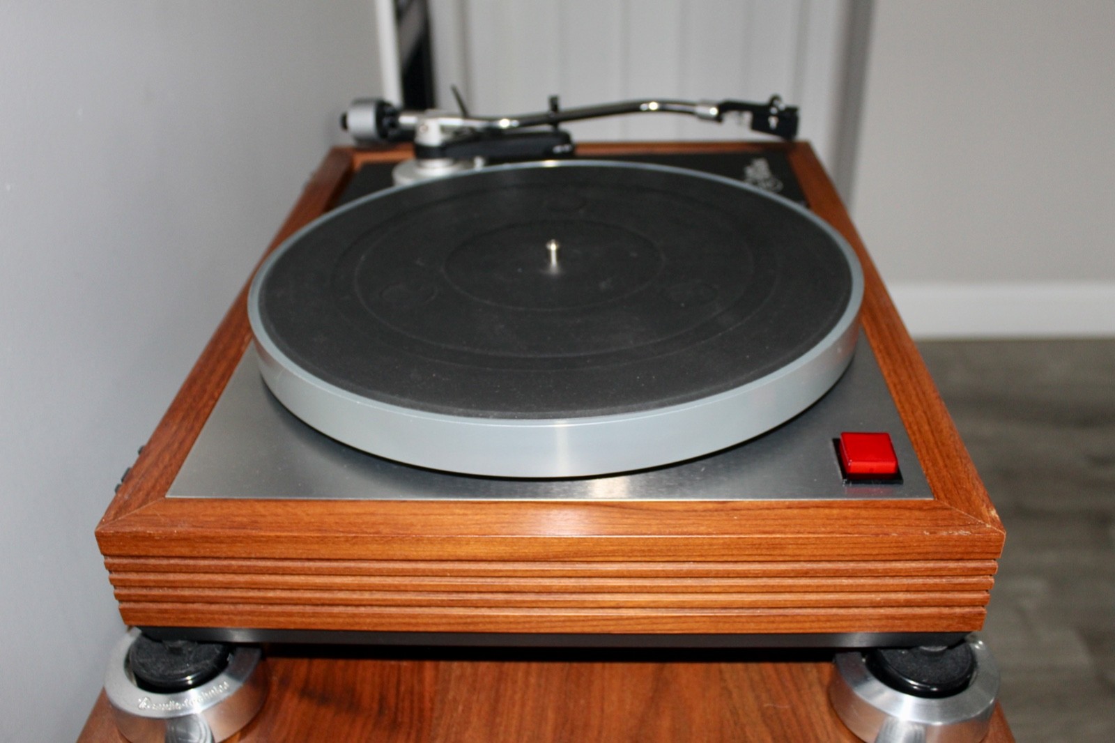 LINN SONDECK LP12 TURNTABLE w/ New Dust Cover