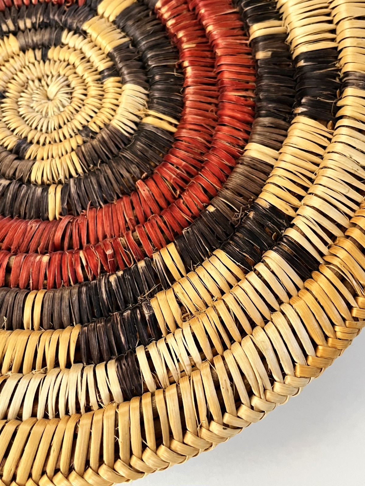 NAVAJO DINE HAND WOVEN 11" WEDDING BASKET TRAY C. 1970s NATIVE AMERICAN ART