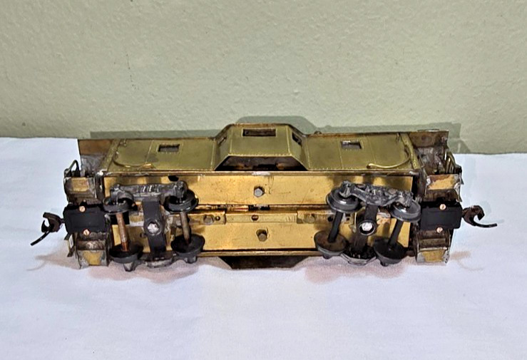 Vintage HO Gauge Unpainted Brass Metal Bay Window Caboose Knuckle Couplers READ