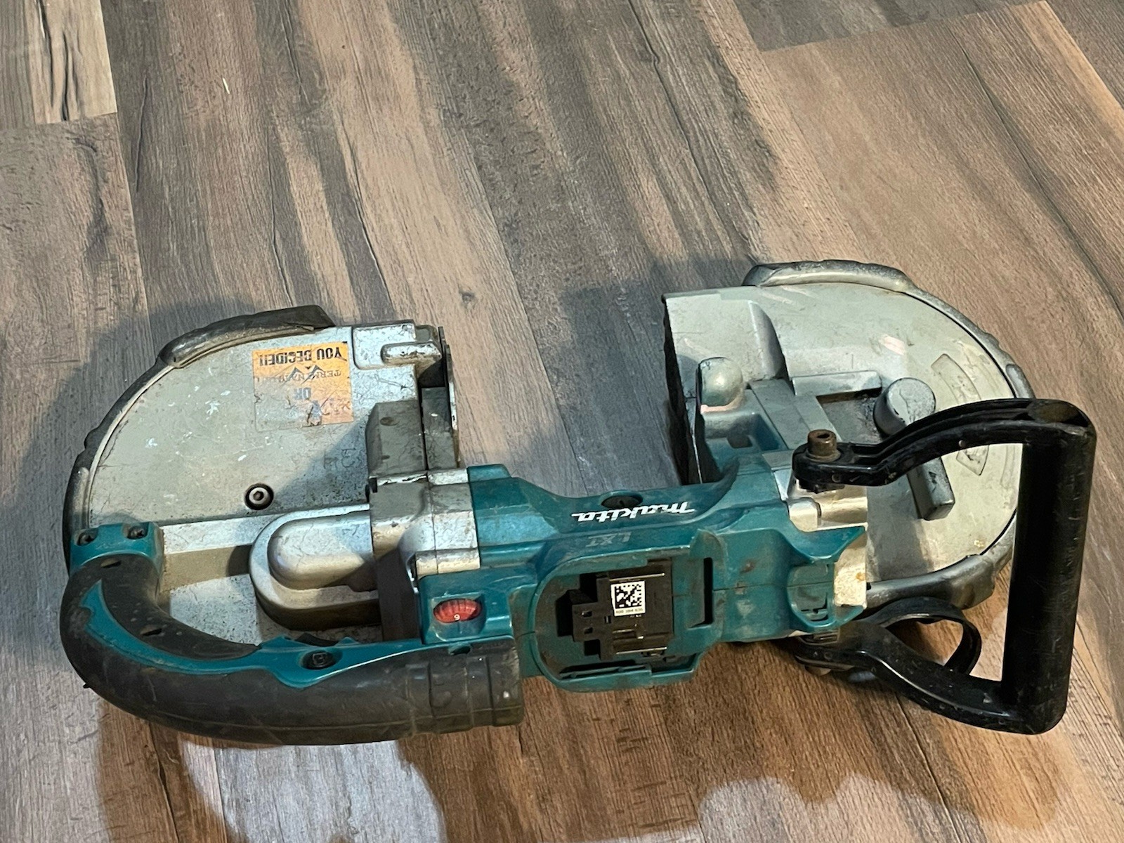 MAKITA XBP02 18V Portable Bandsaw w/ Charger, & (2) 5ah Batteries