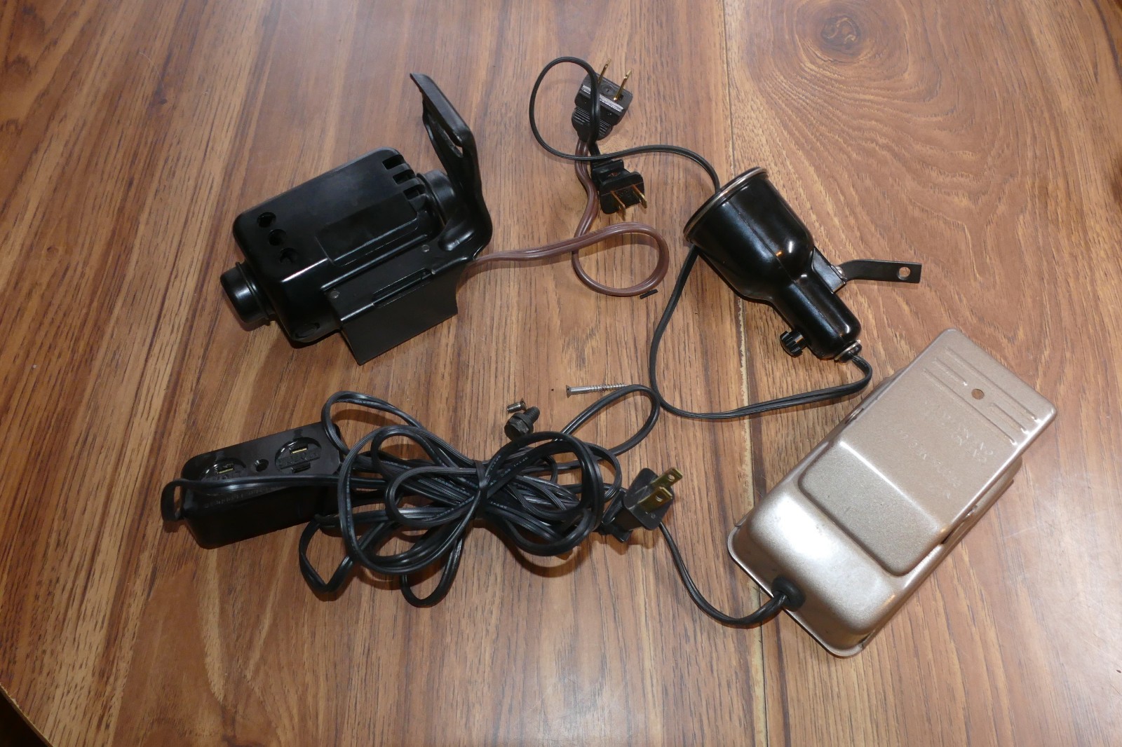 Singer Sewing Machine Motor BY 8-7, Light, Pedal - Tested Works