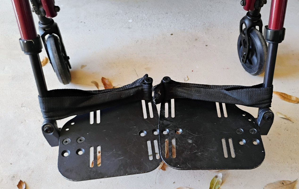 Quickie 2 Lite Folding wheelchair 18"x 18"